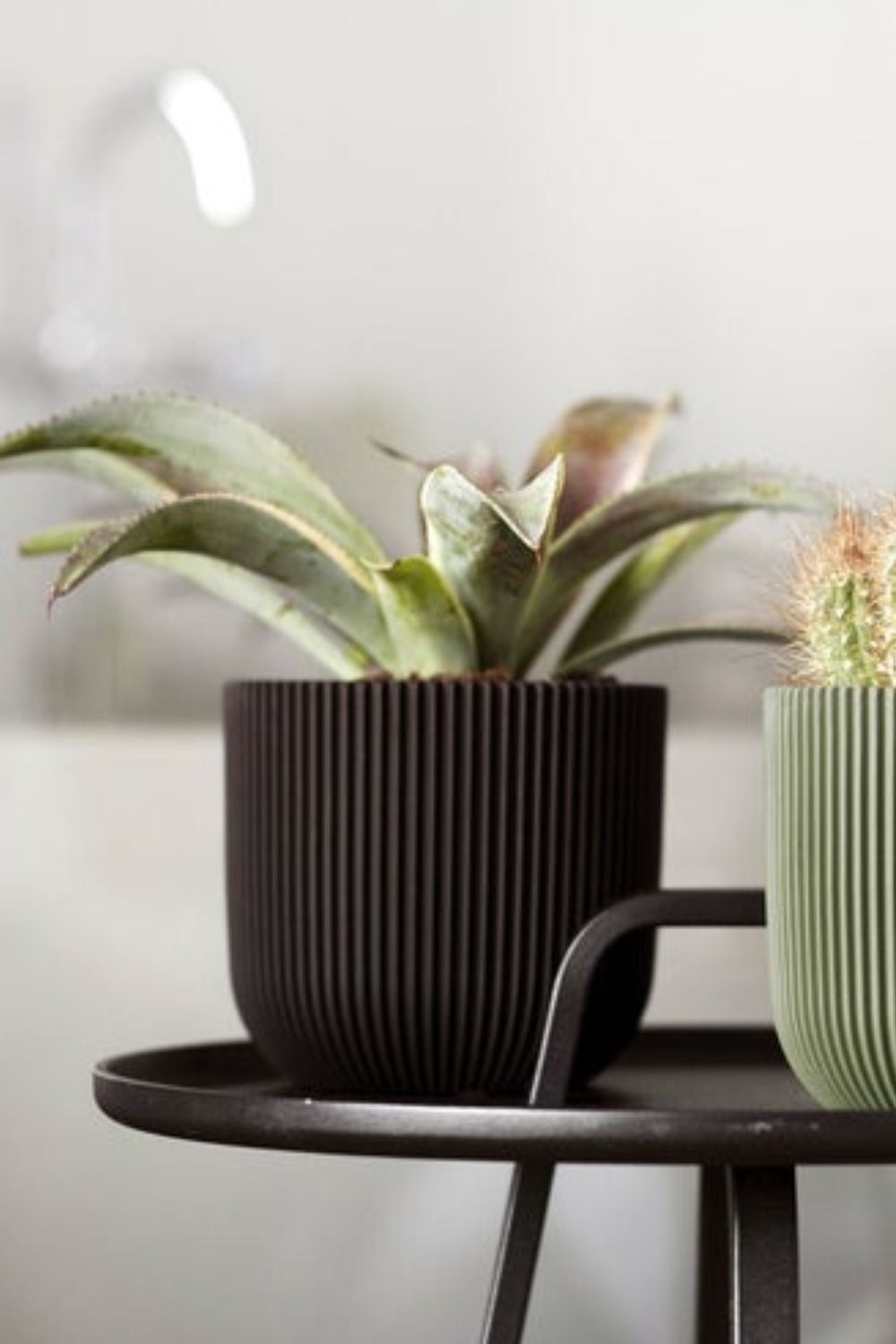 Capi Blumentopf Groove Kugel 17x15 Schwarz