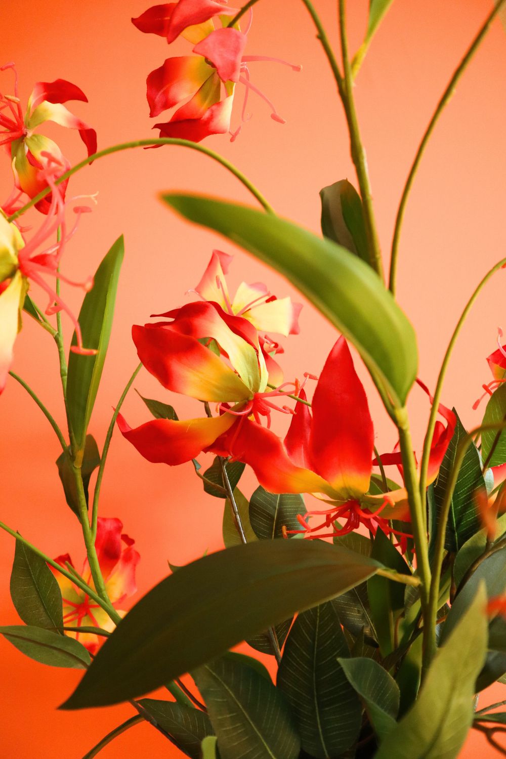 details 2 Kunstblumenstrauß Glorious Gloriosa