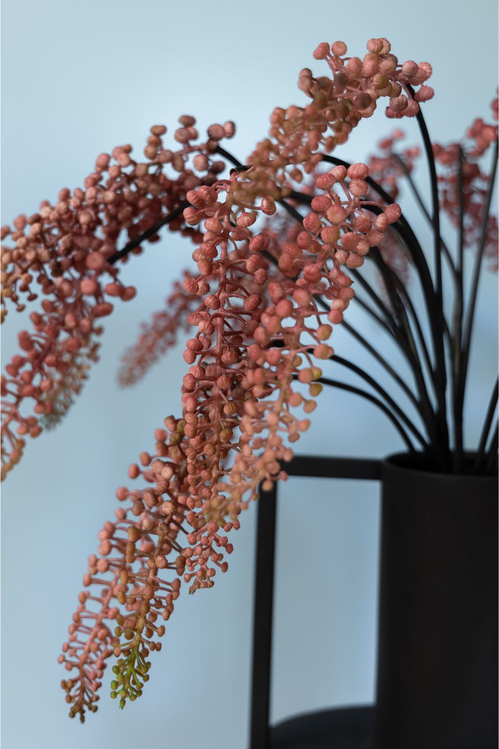 details 2 Kunstblumenstrauß Powerfull Phytolacca