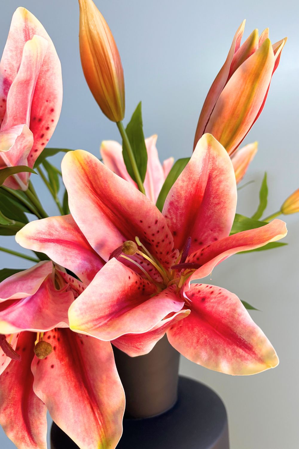 details Kunstblumenstrauß Tiger Lilly Treasure