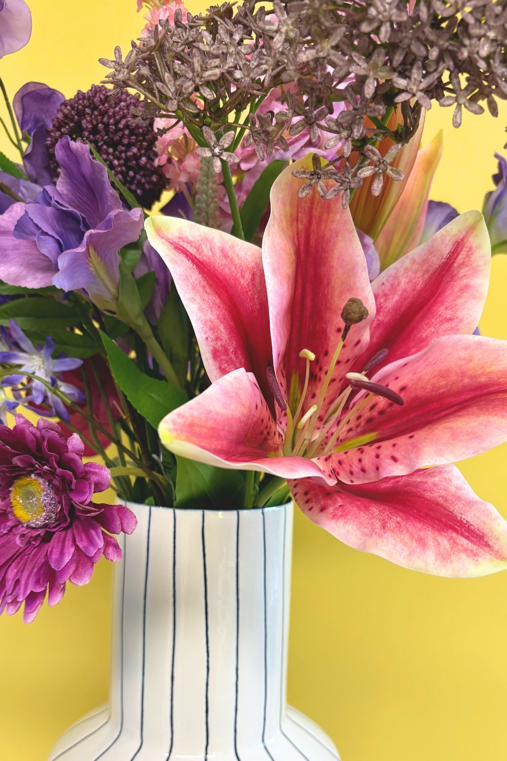 details 2 Kunstblumenstrauß Purple Paradise