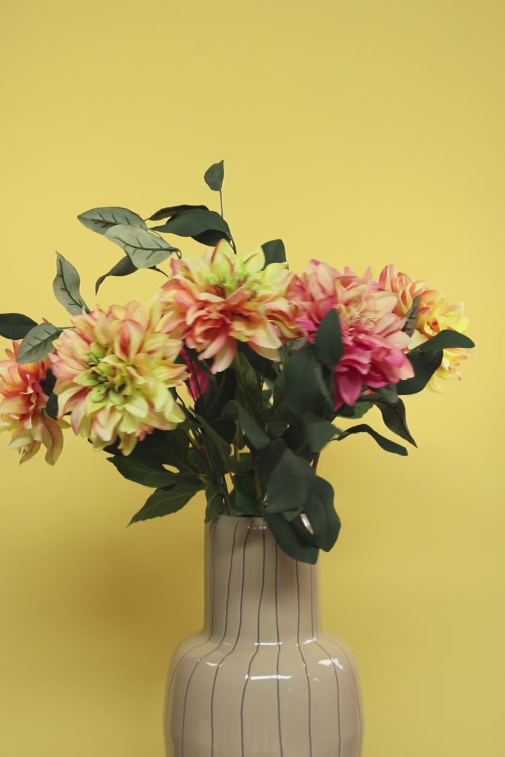 Kunstblumenstrauß Dazzling Dahlia’s video